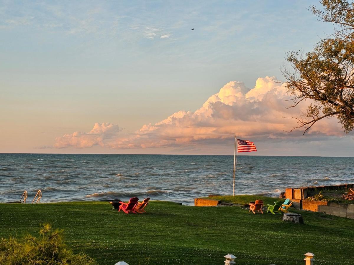 Seaside Lake-Front Cottage Madison 外观 照片