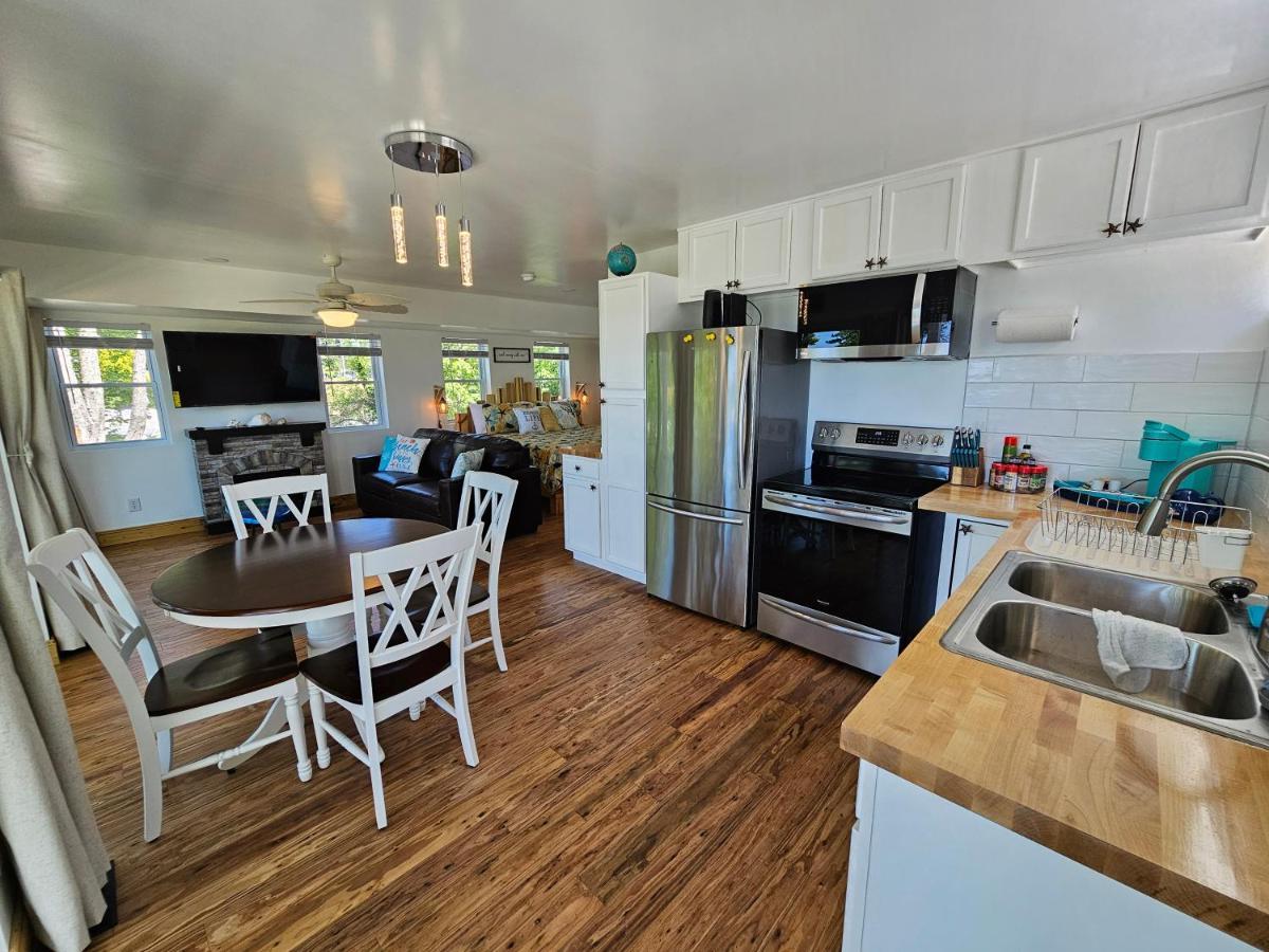 Seaside Lake-Front Cottage Madison 外观 照片