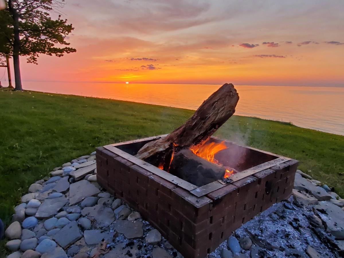Seaside Lake-Front Cottage Madison 外观 照片